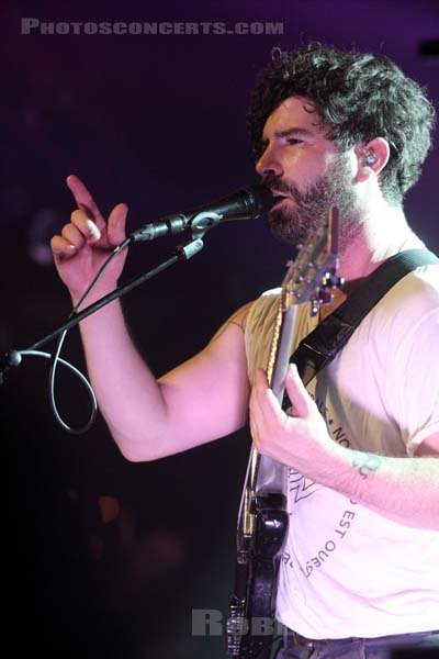 FOALS - 2015-09-04 - PARIS - Cabaret Sauvage - Yannis Philippakis